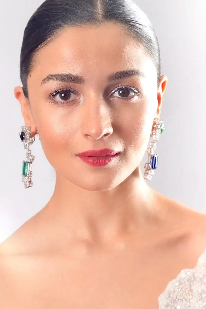 Image Alia Bhatt image beautiful - Alia Bhatt's 5 best hair and makeup moments to inspire your bridal ...