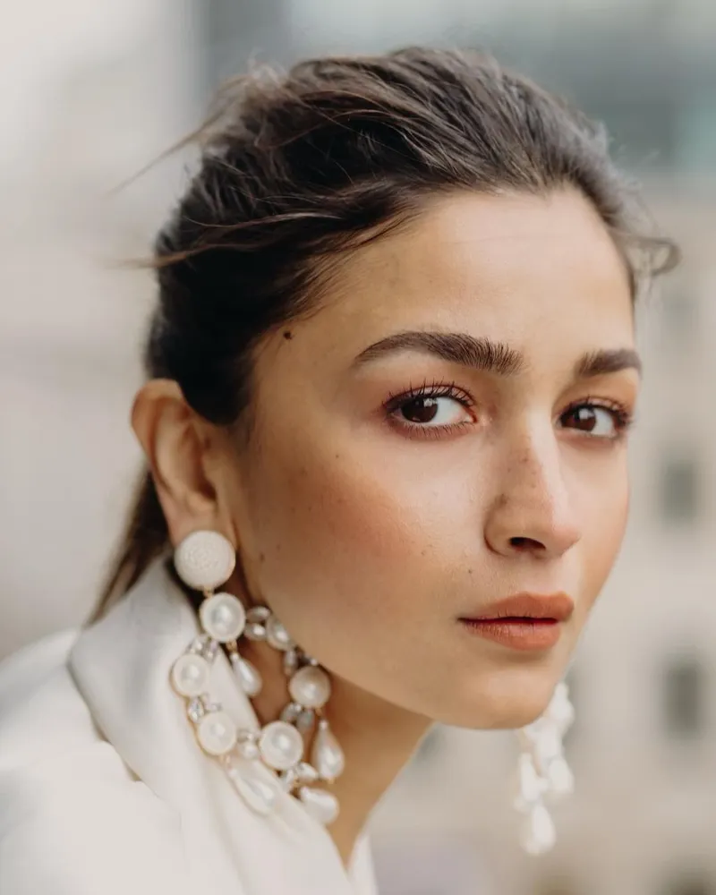 Image Alia Bhatt image beautiful image beautiful image beautiful image beautiful image beautiful image beautiful image beautiful image beautiful image beautiful - Get Alia Bhatt's faux freckles and muted makeup in these steps ...