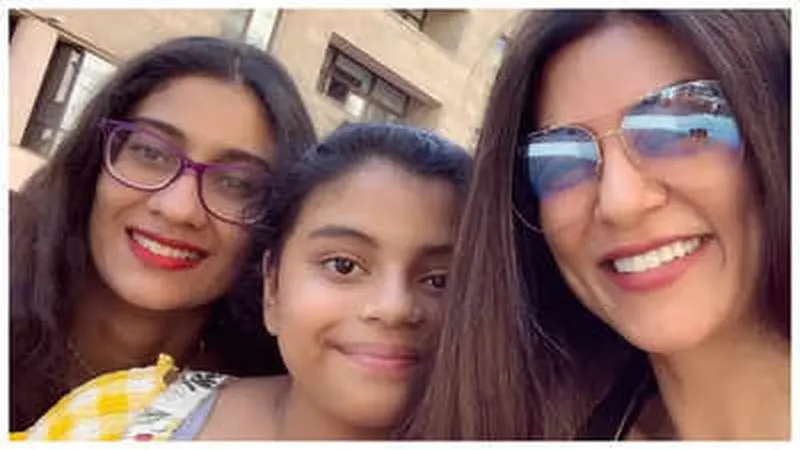 Image Alisah Sen image beautiful image beautiful image beautiful - Sushmita Sen shares a sweet picture with her lovely daughters ...