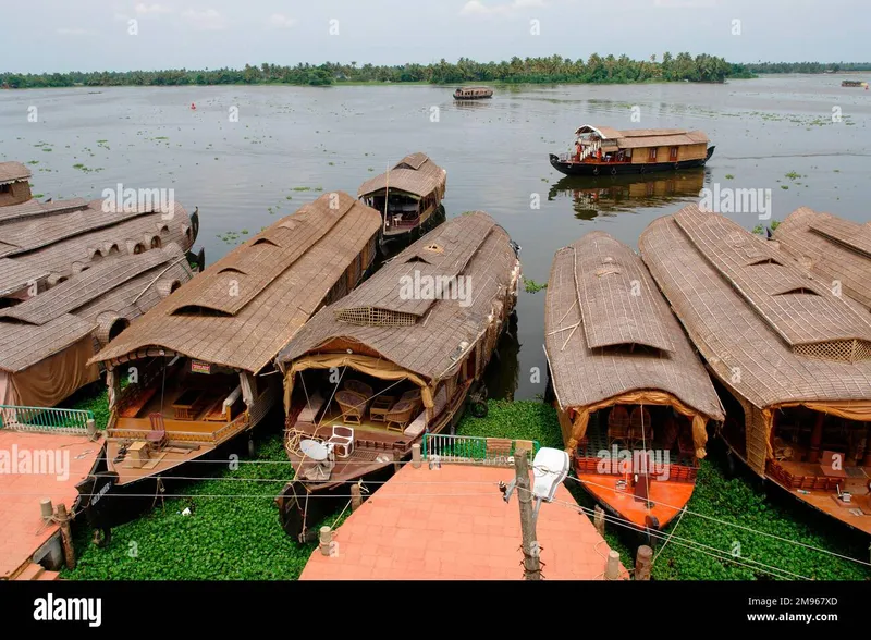 Image Alleppey (Alappuzha) - Venice of the East image beautiful image beautiful - Small house india hi-res stock photography and images - Alamy