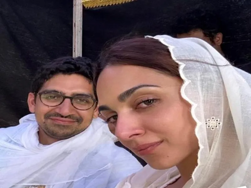 Image Ayan Mukerji image beautiful image beautiful image beautiful - Kiara Advani and Filmmaker Ayan Mukherji 's Holy Sunday Picture ...