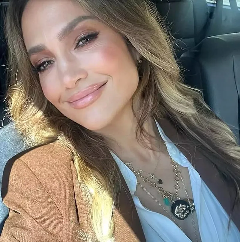 Image Ben Affleck image beautiful image beautiful - Jennifer Lopez's beauty brand posts selfie of her wearing a 'Ben ...