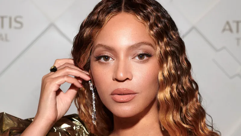 Image Beyonce image beautiful - Beyoncé Wore $13 False Lashes for Her First Concert In Years — See ...