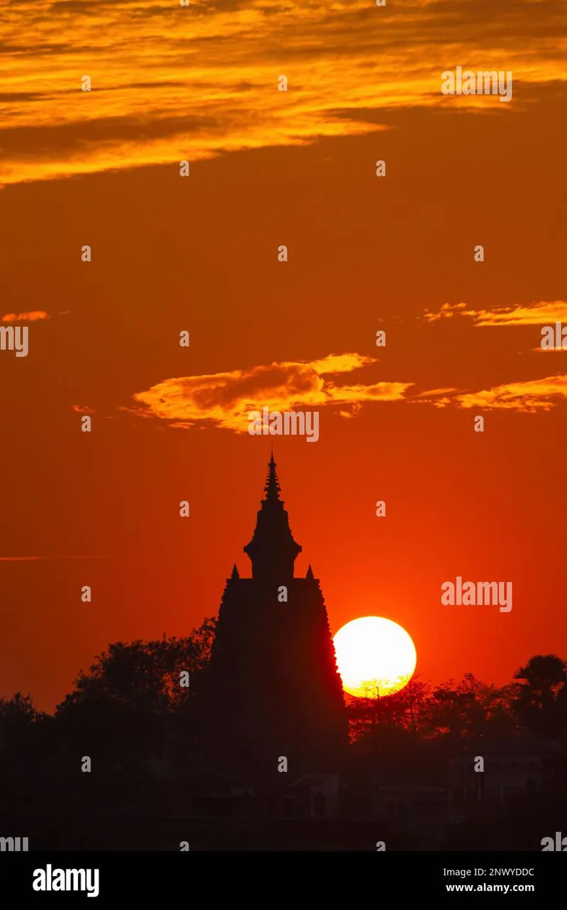 Image Bodh Gaya - Mahabodhi Temple image beautiful image beautiful - Beautiful View of Mahabodhi Temple Silhouette and Sun Setting ...