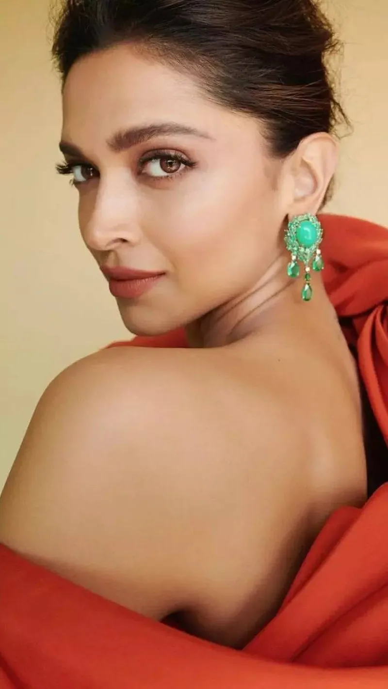 Image Bollywood image beautiful - From Deepika Padukone to Kareena Kapoor Khan: 10 beauty secrets of ...