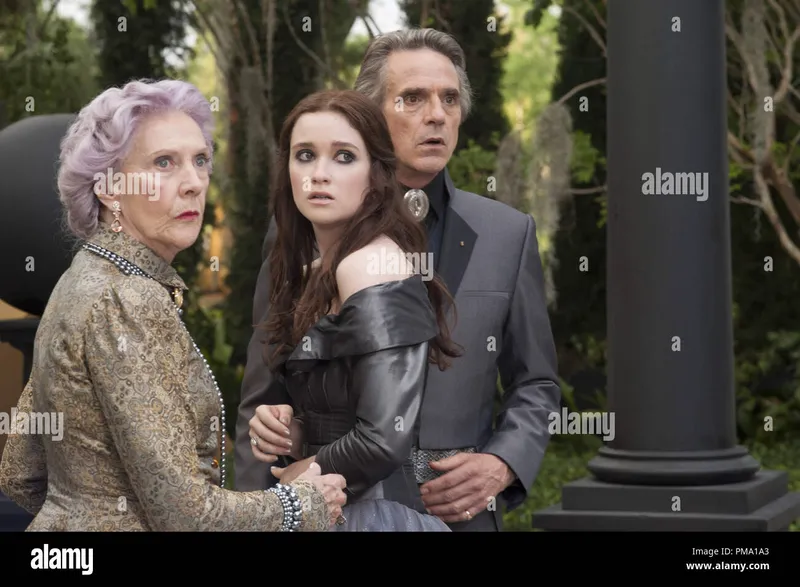 Image Eileen Atkins image beautiful - L-r) EILEEN ATKINS as Gramma, ALICE ENGLERT as Lena Duchannes and ...