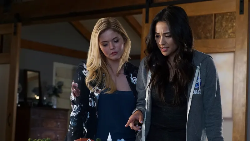 Image Emily image beautiful image beautiful image beautiful image beautiful - Pretty Little Liars' Recap: Emily, Meet Addison | Teen Vogue