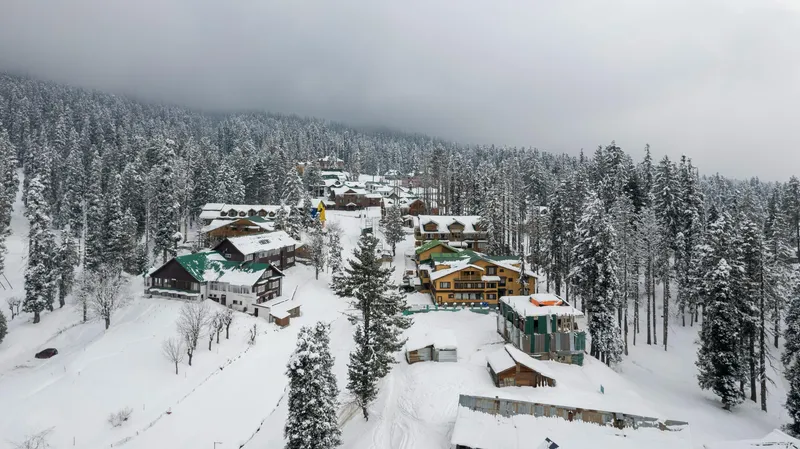 Image Gulmarg - Ski Resort image beautiful image beautiful - Mountain Village in Winter · Free Stock Photo