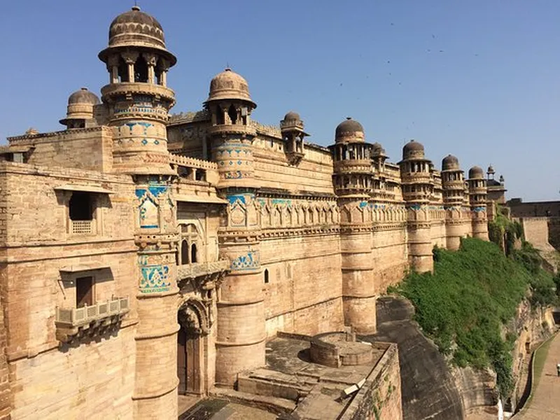 Image Gwalior Fort - Majestic Fort image beautiful - Night Time Beauty or During Monsoons - Review of Gwalior Fort ...