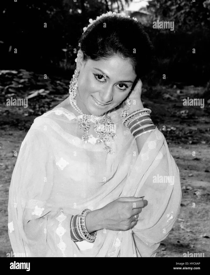 Image Jaya Bachchan image beautiful image beautiful - Indian vintage 1900s bollywood actress, jaya bhaduri bachchan ...