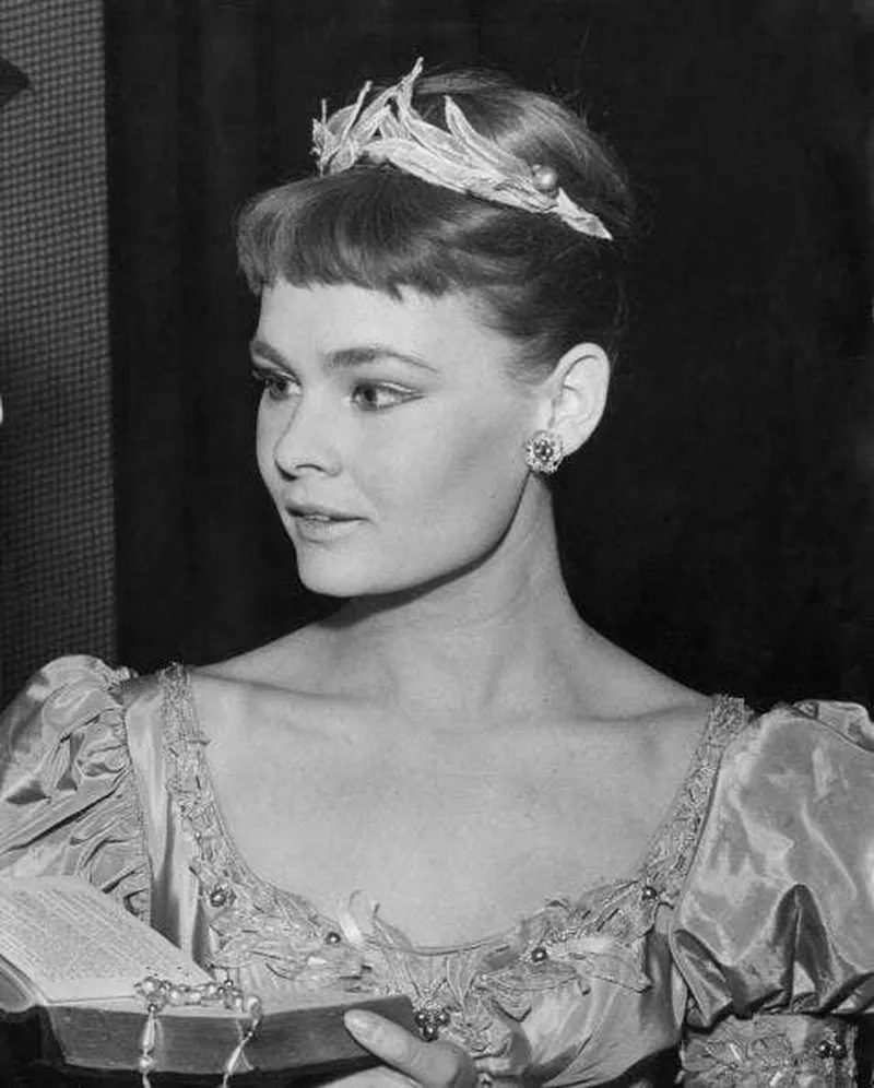 Image Judi Dench image beautiful - 25 Photos That Prove That Dame Judi Dench Has Always Been A Babe