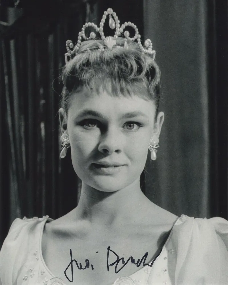 Image Judi Dench image beautiful - JUDI DENCH SIGNED AUTOGRAPH YOUNG BEAUTIFUL 8X10 PHOTO JAMES BOND ...