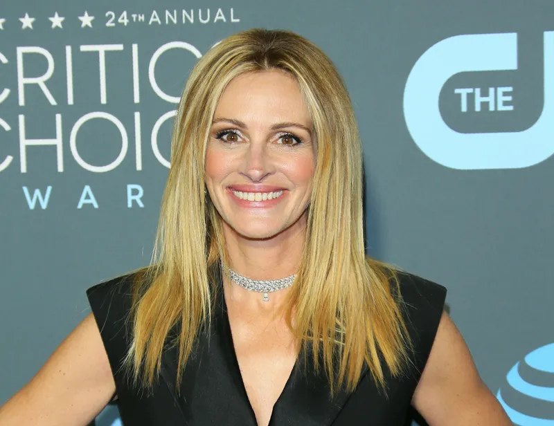 Image Julia Roberts image beautiful - How Julia Roberts Makes 52 Look 42 - Julia Roberts Skincare Secrets