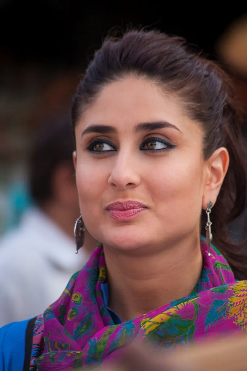 Image Kareena Kapoor image beautiful - OMG - Junior artist misbehaved with Kareena Kapoor