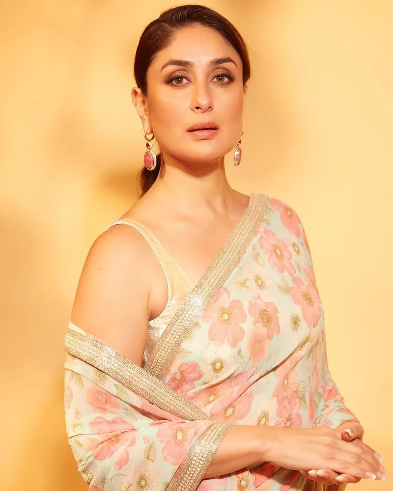 Image Kareena Kapoor image beautiful image beautiful image beautiful image beautiful image beautiful image beautiful image beautiful image beautiful - Kareena Kapoor Khan's Subtle Beauty In Floral Saree - TheDailyGuardian