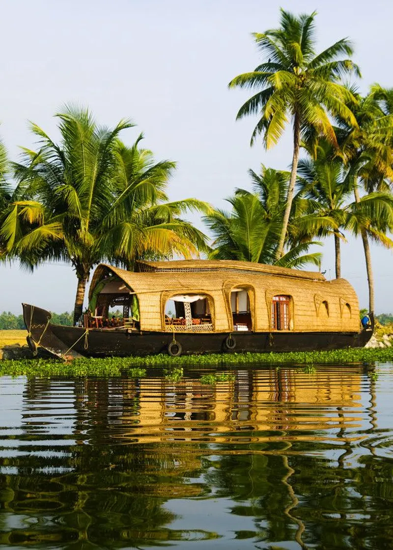 Image Kumarakom - Backwaters image beautiful - Enjoy Cruising in Houseboats through Kumarakom Backwaters