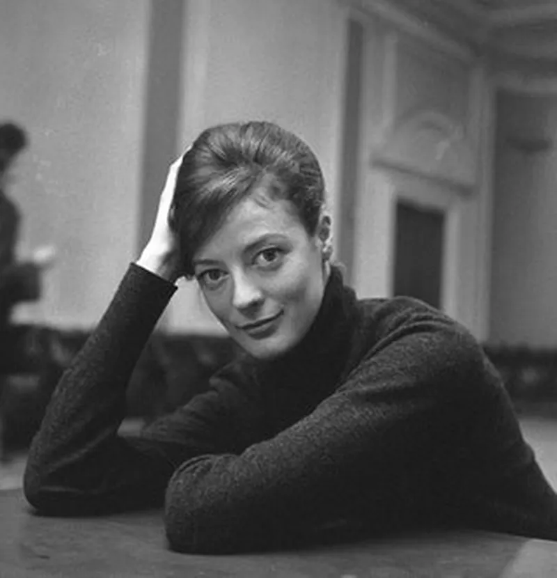 Image Maggie Smith image beautiful - 20 Fabulous Vintage Photos Of A Young Maggie Smith | British Vogue