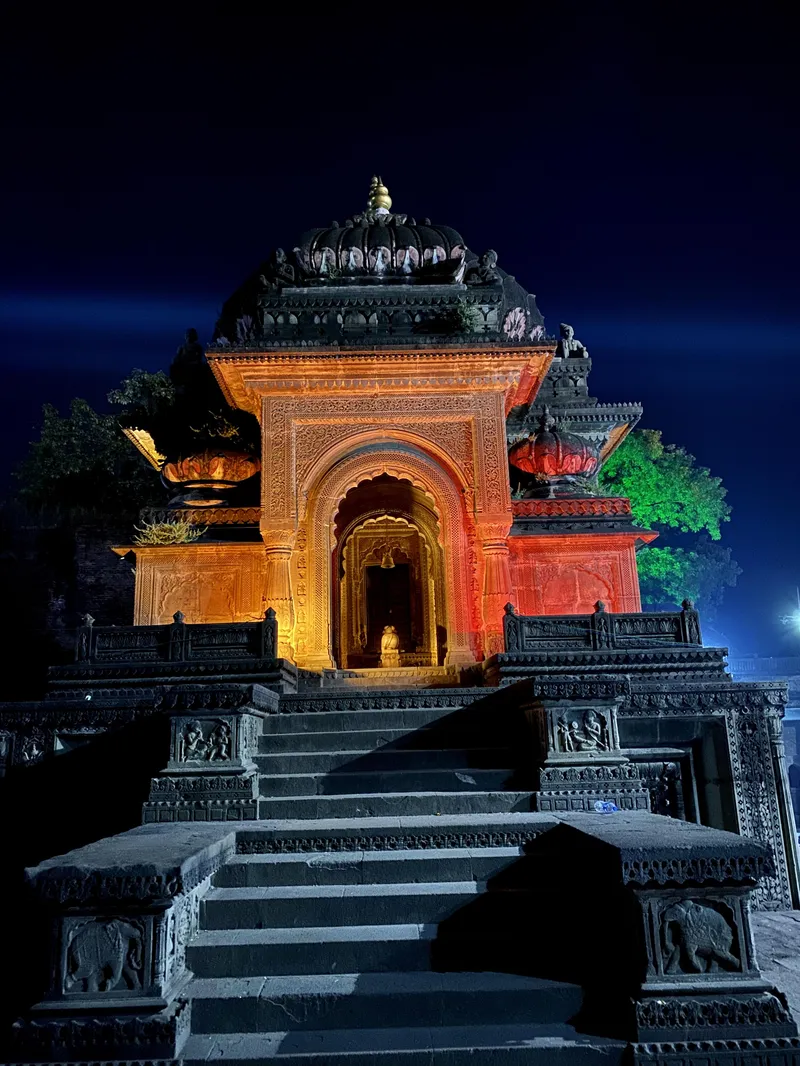 Image Maheshwar - Temples and Forts image beautiful - A Beautiful Temple situated inside the fort of Maheshwar in Madhya ...