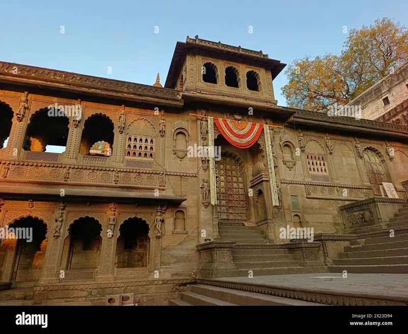 Image Maheshwar - Temples and Forts image beautiful - Sacred river narmada hi-res stock photography and images - Page 5 ...