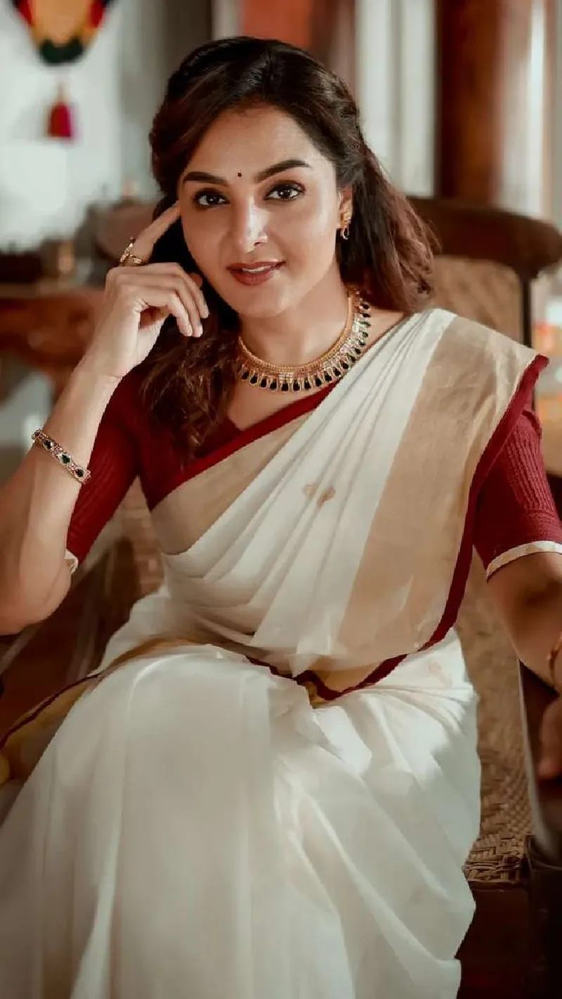 Image Manju Warrier image beautiful image beautiful image beautiful image beautiful image beautiful image beautiful image beautiful - 5 Beautiful & Trendy Hairstyles By Manju Warrier For Sarees