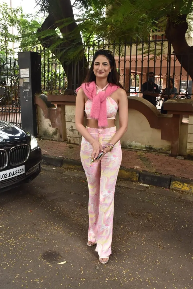 Image Palak Tiwari image beautiful - Palak Tiwari Is Pretty In Pink As She Proves To Be A Y2K ...