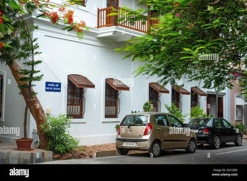 Image Pondicherry - French Colonial Town image beautiful image beautiful - Walks in government buildings hi-res stock photography and images ...