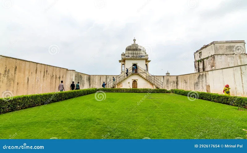 Image Rani Padmini Palace - Chittorgarh image beautiful image beautiful - Maharani Padmini Palace or Padmavati Palace at Chittorgarh Fort ...