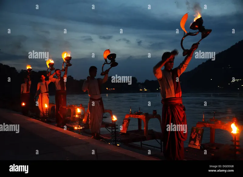 Image Rishikesh - Ganga Aarti image beautiful - Ganga aarti rishikesh hi-res stock photography and images - Alamy