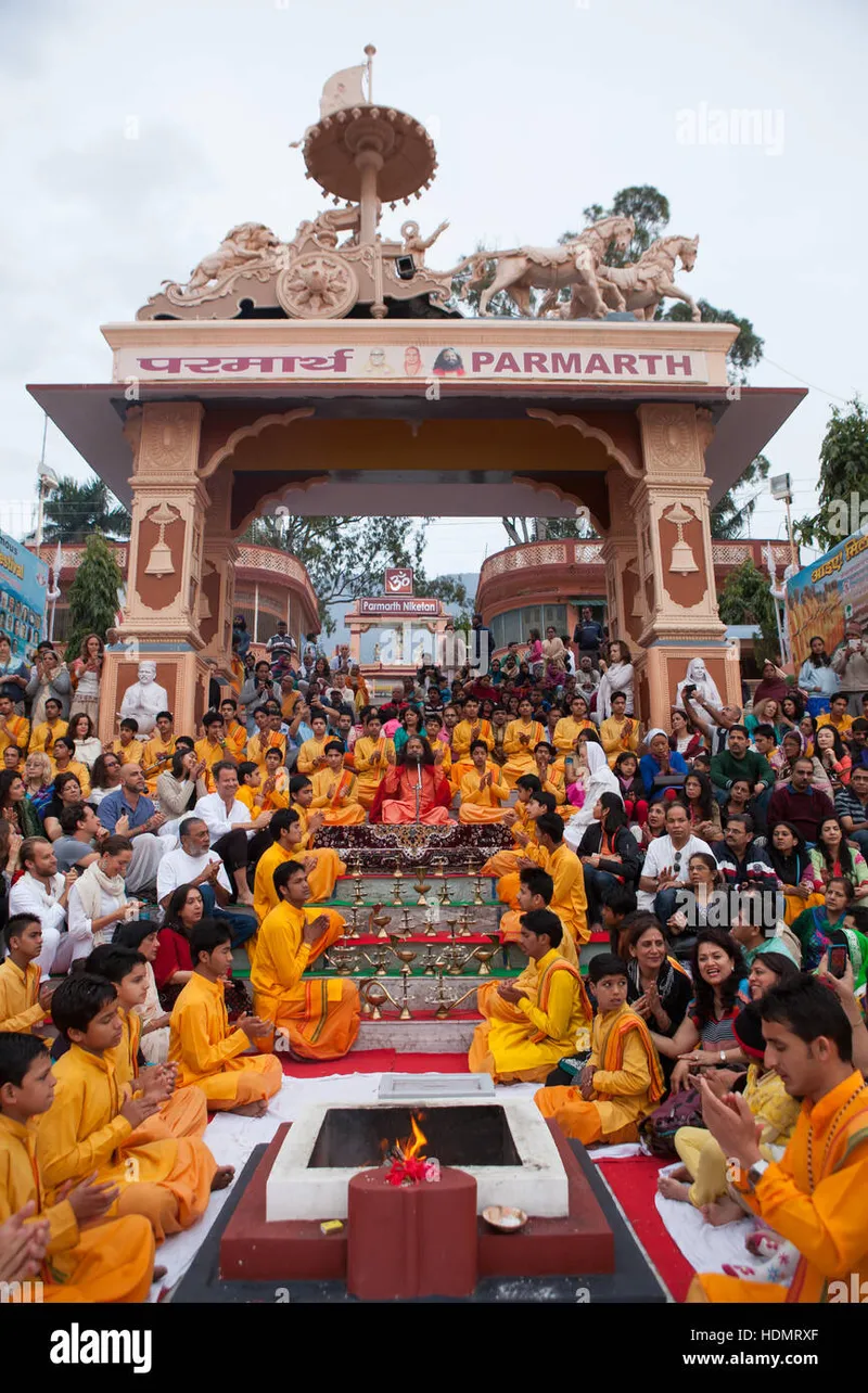 Image Rishikesh - Ganga Aarti image beautiful - Parmarth niketan hi-res stock photography and images - Alamy