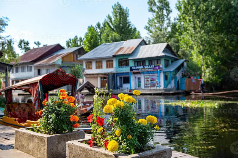 Image Srinagar - City of Gardens image beautiful image beautiful image beautiful - Dal Lake and the beautiful mountain range in the background, in ...