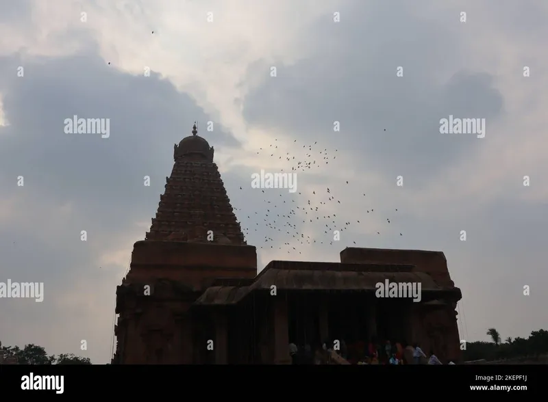 Image Thanjavur - Brihadeeswarar Temple image beautiful image beautiful - Tanjore Brihadeeswara Temple looks beautiful in the dark in the ...